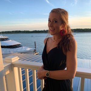 Meet your Posher, Claire